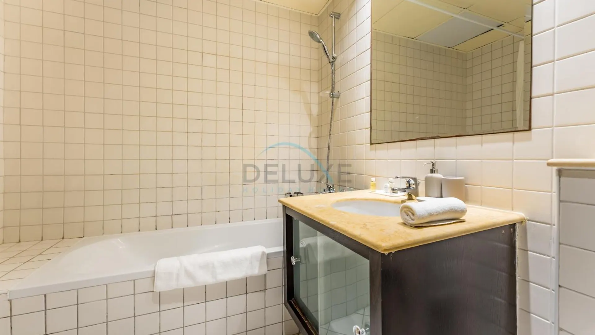 Apartment Partial Sea And City View 2Br With Balcony Near Dubai Marina Mall, Marina Quay West, Dubai Marina By Deluxe Holiday Homes